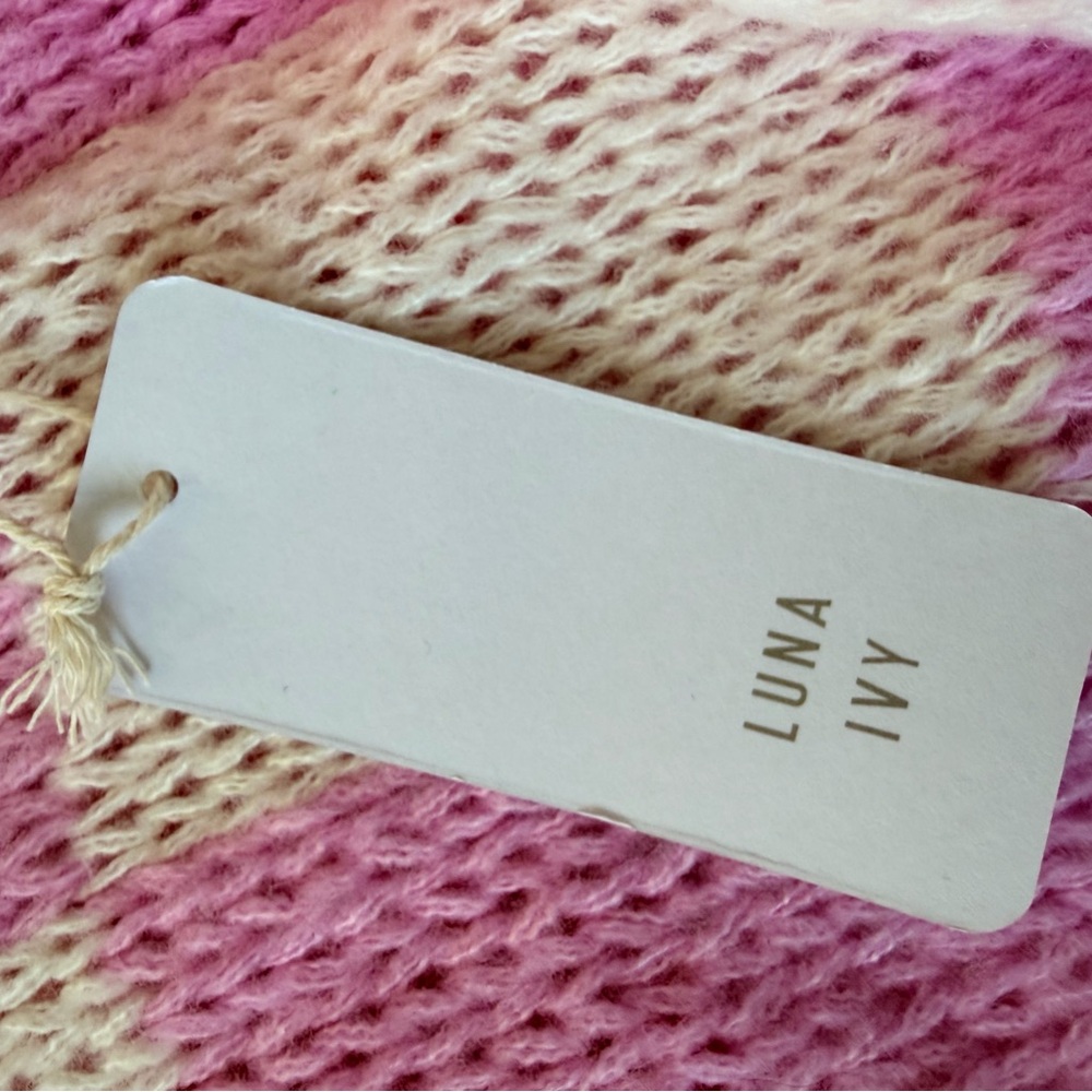 🇺🇸 V6 oversize small Luna ivy sweater chunky heart nwt - Picture 3 of 3